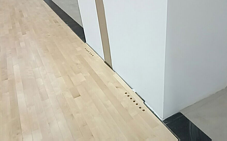 楓木風(fēng)雨操場(chǎng)運(yùn)動(dòng)地板怎么維修？