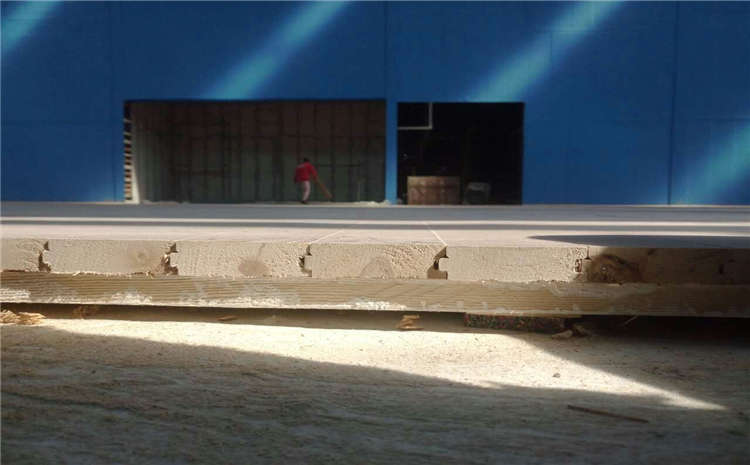 硬木企口運(yùn)動(dòng)木地板是什么材質(zhì)的