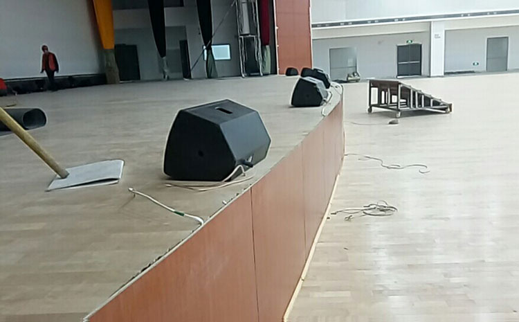 楓木木地板籃球場(chǎng)怎么翻新