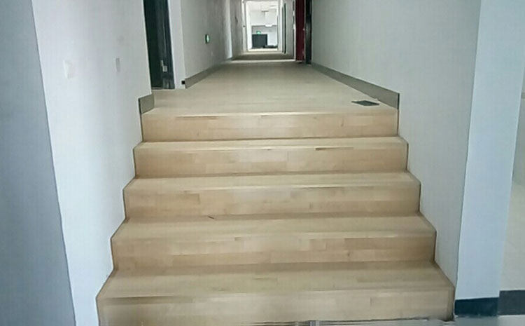 專業(yè)運(yùn)動(dòng)木地板結(jié)構(gòu)各層分類詳解