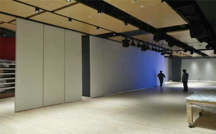 楓木籃球運(yùn)動(dòng)地板價(jià)格