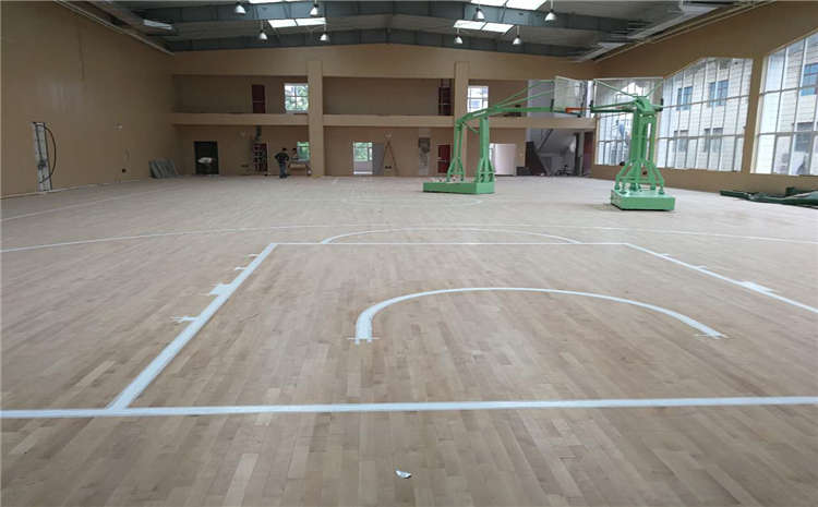 鄭州運動木地板刷漆工藝流程