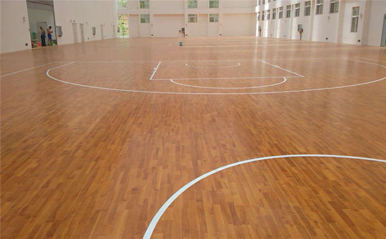 常見(jiàn)的三種羽毛球場(chǎng)地板材質(zhì)的區(qū)別和各自的特點(diǎn)
