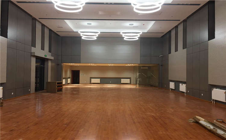 松木體育運(yùn)動(dòng)地板怎么翻新