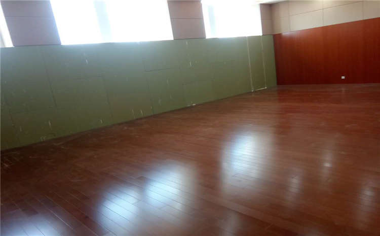 指接板運(yùn)動籃球地板多少錢一平米？