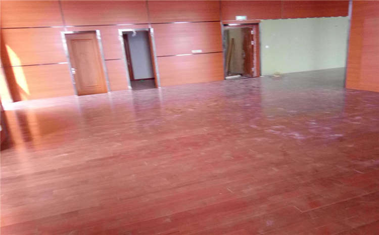 室內(nèi)專業(yè)體育籃球木地板的性能