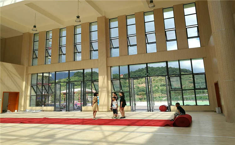 柞木乒乓球館木地板一般多少錢？