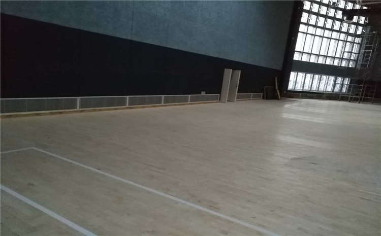 籃球運(yùn)動木地板翻新讓你隨時應(yīng)對任何挑戰(zhàn)！