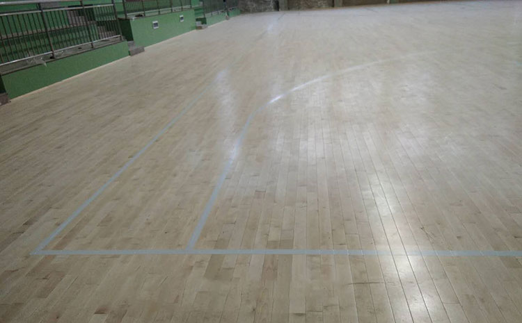 硬木企口運(yùn)動(dòng)木地板龍骨安裝方法