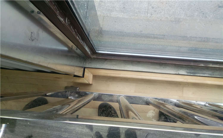 楓木風(fēng)雨操場地板造價是的多少？