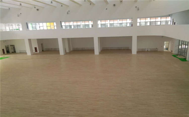選購籃球館運(yùn)動木地板應(yīng)注意配件質(zhì)量