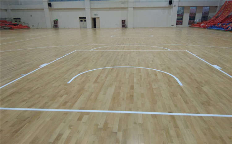 學(xué)校體育館專用實木運動地板多少錢一平？