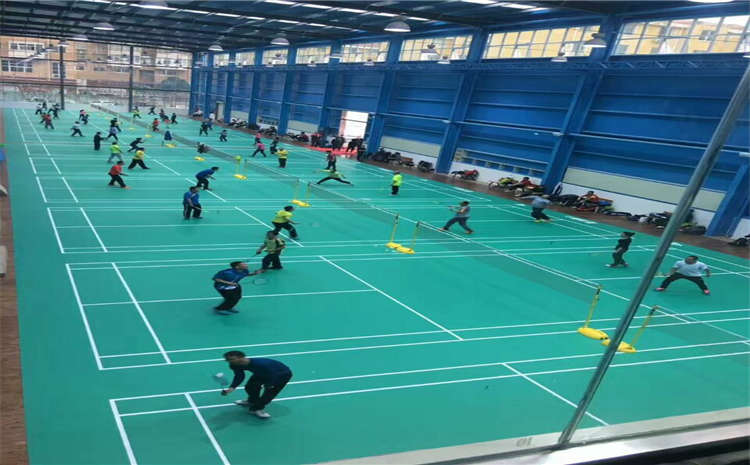 籃球場(chǎng)館運(yùn)動(dòng)木地板如何選擇？