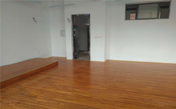 20厚風(fēng)雨操場運(yùn)動地板一般多少錢？