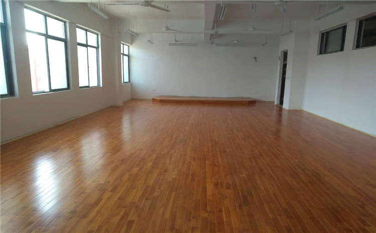 20厚體育運(yùn)動地板造價是的多少？