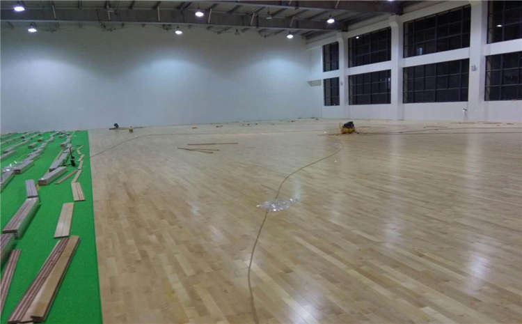 橡膠木體育運(yùn)動(dòng)地板造價(jià)是的多少？