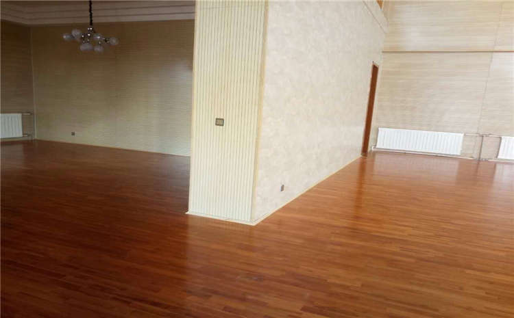 若何戒備運動木地板變色？