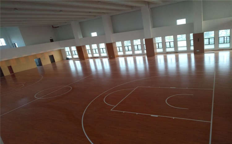 20厚風雨操場運動地板價格是多少錢？