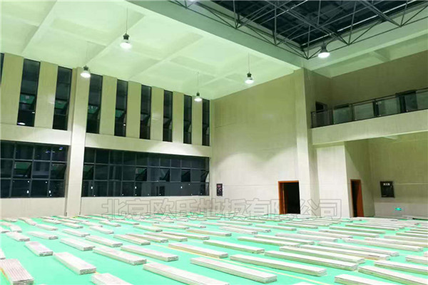 四川瀘州市敘永縣城西實(shí)驗(yàn)學(xué)校運(yùn)動(dòng)木地板鋪設(shè)工程案例-1