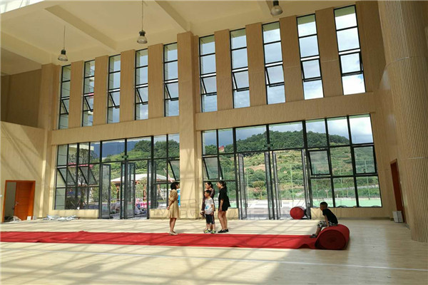 四川瀘州市敘永縣城西實(shí)驗(yàn)學(xué)校運(yùn)動(dòng)木地板鋪設(shè)工程案例-5