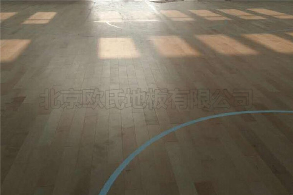 煙臺(tái)開發(fā)區(qū)第十小學(xué)運(yùn)動(dòng)木地板工程案例 煙臺(tái)開發(fā)區(qū)第十小學(xué)運(yùn)動(dòng)木地板工程案例