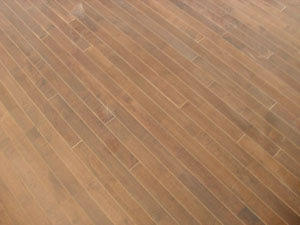 體育木地板起棱的原因與解決方法