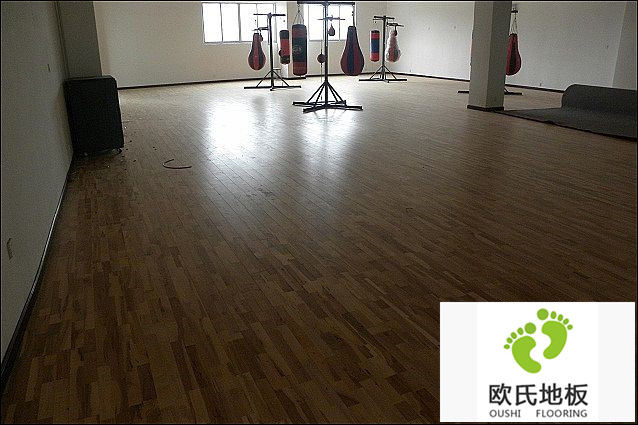 體育實(shí)木地板，不是一般的實(shí)木地板