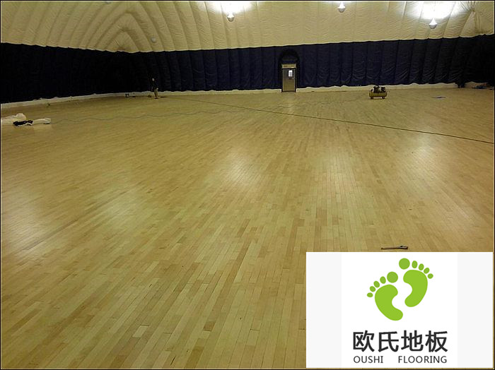 體育館地板的保護(hù)層起什么作用？