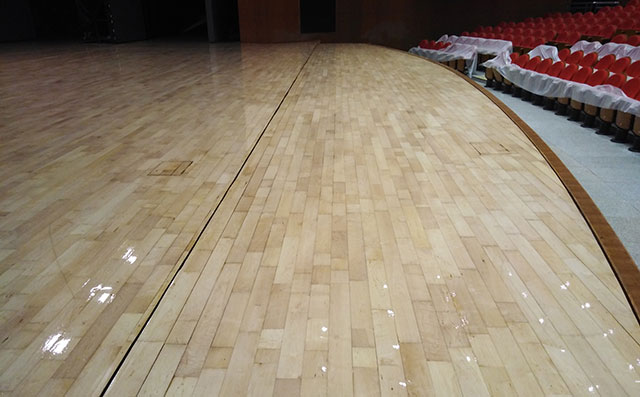 看看安裝非專(zhuān)業(yè)體育館木地板后果有多嚴(yán)重